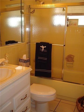 5809 NW 85th Ave, Tamarac, FL 33321