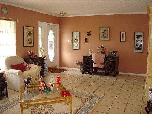 5809 NW 85th Ave, Tamarac, FL 33321