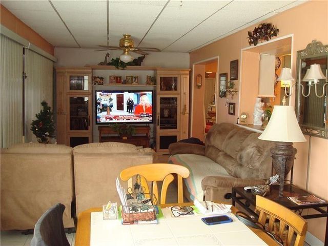 5809 NW 85th Ave, Tamarac, FL 33321