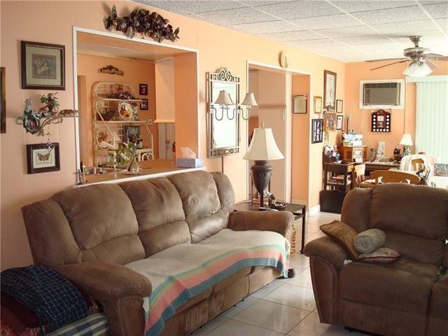 5809 NW 85th Ave, Tamarac, FL 33321