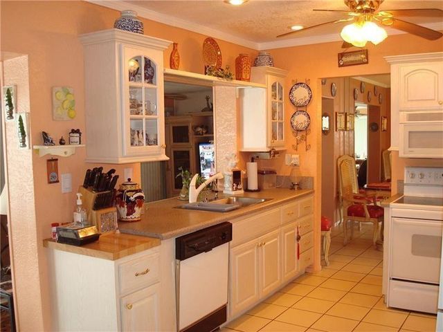 5809 NW 85th Ave, Tamarac, FL 33321