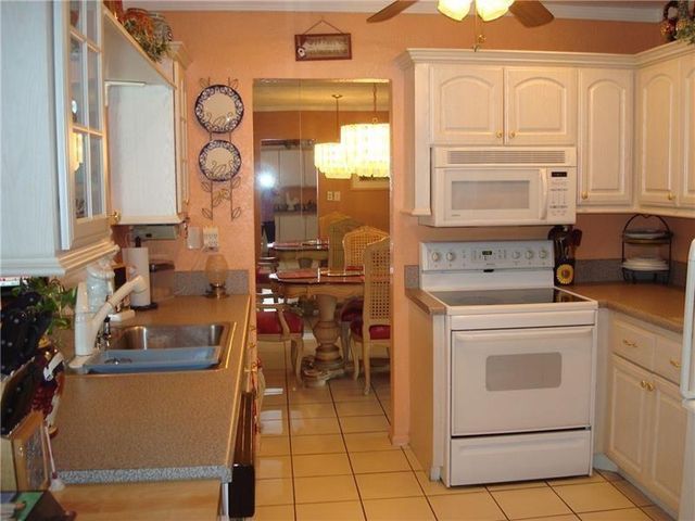 5809 NW 85th Ave, Tamarac, FL 33321