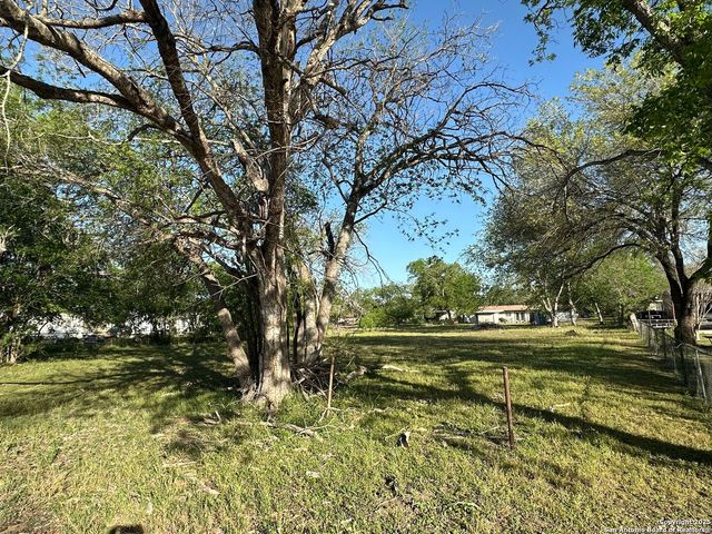 207 River Road, La Vernia, TX 78121