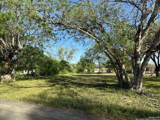 207 River Road, La Vernia, TX 78121