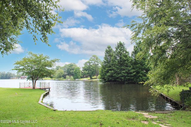 66 W Shore Drive, Hattiesburg, MS 39402