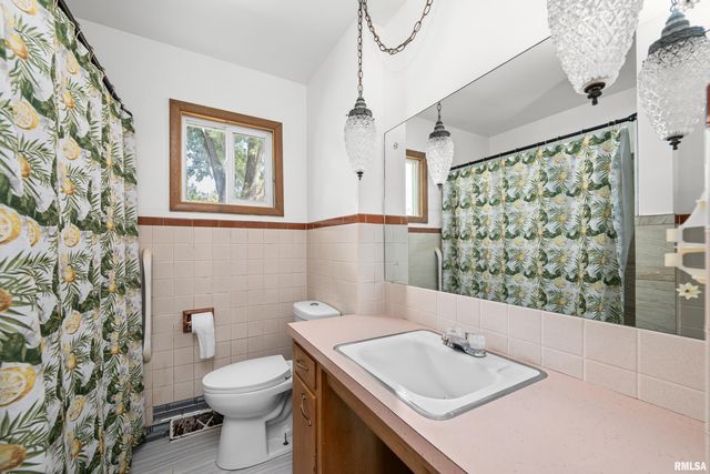 2525 4TH Street A, East Moline, IL 61244