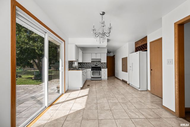 2525 4TH Street A, East Moline, IL 61244