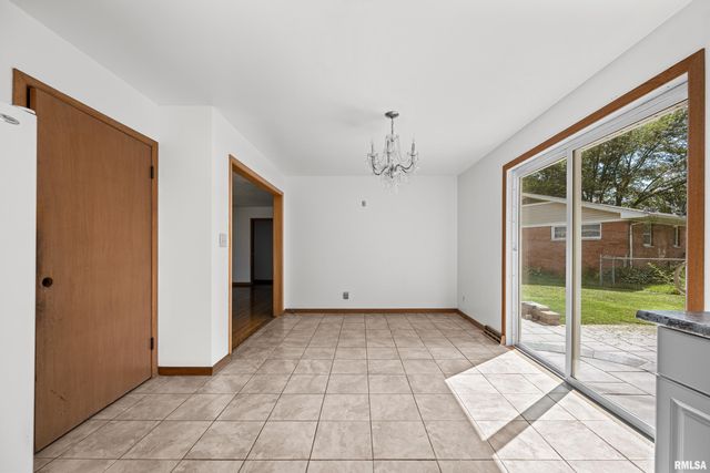 2525 4TH Street A, East Moline, IL 61244