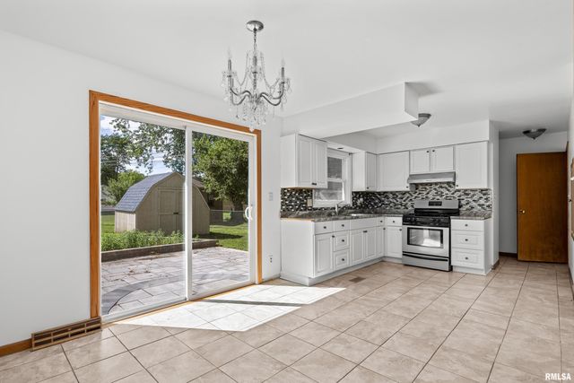 2525 4TH Street A, East Moline, IL 61244