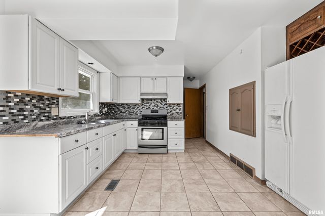 2525 4TH Street A, East Moline, IL 61244