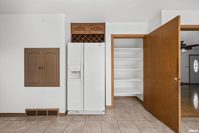 2525 4TH Street A, East Moline, IL 61244