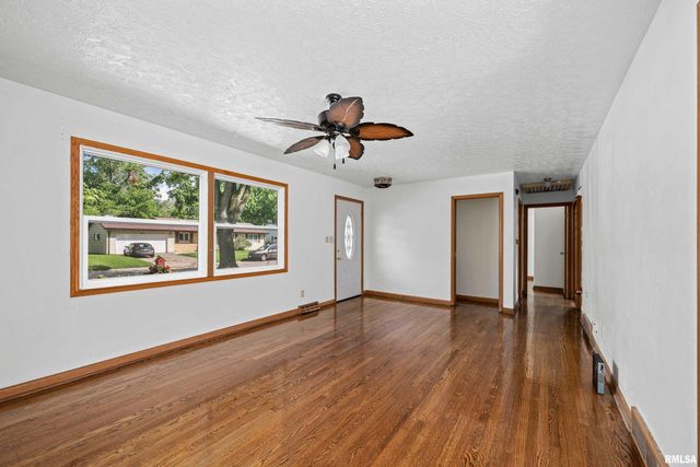 2525 4TH Street A, East Moline, IL 61244