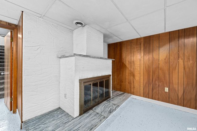 2525 4TH Street A, East Moline, IL 61244