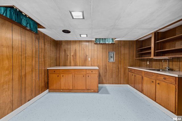 2525 4TH Street A, East Moline, IL 61244