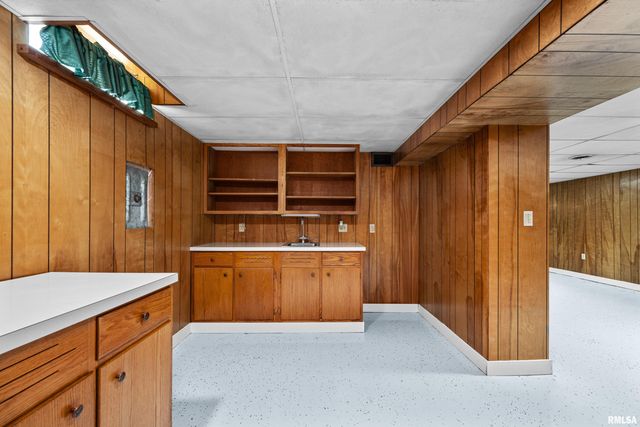 2525 4TH Street A, East Moline, IL 61244