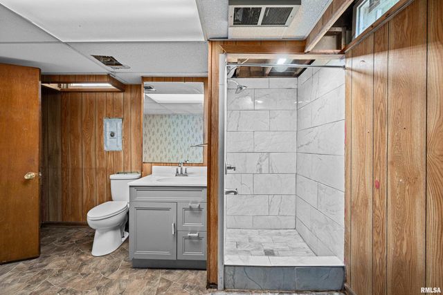 2525 4TH Street A, East Moline, IL 61244