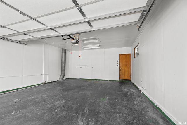 2525 4TH Street A, East Moline, IL 61244