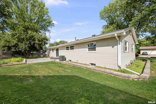 2525 4TH Street A, East Moline, IL 61244