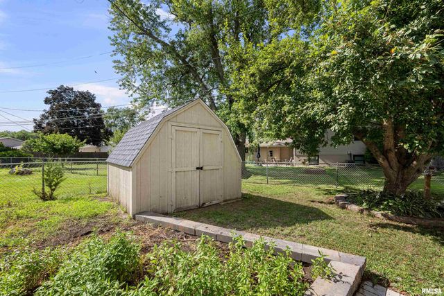 2525 4TH Street A, East Moline, IL 61244