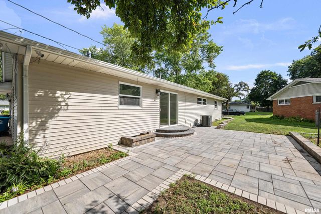 2525 4TH Street A, East Moline, IL 61244