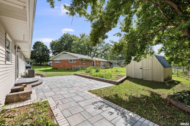 2525 4TH Street A, East Moline, IL 61244