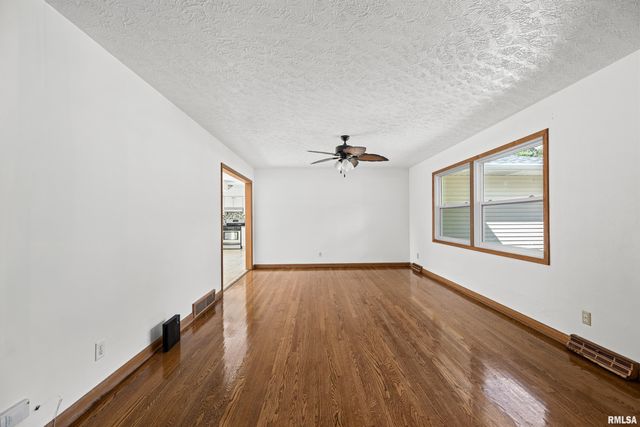 2525 4TH Street A, East Moline, IL 61244