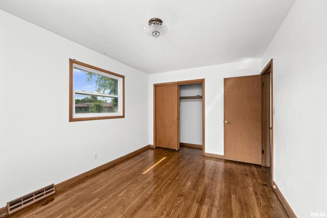 2525 4TH Street A, East Moline, IL 61244