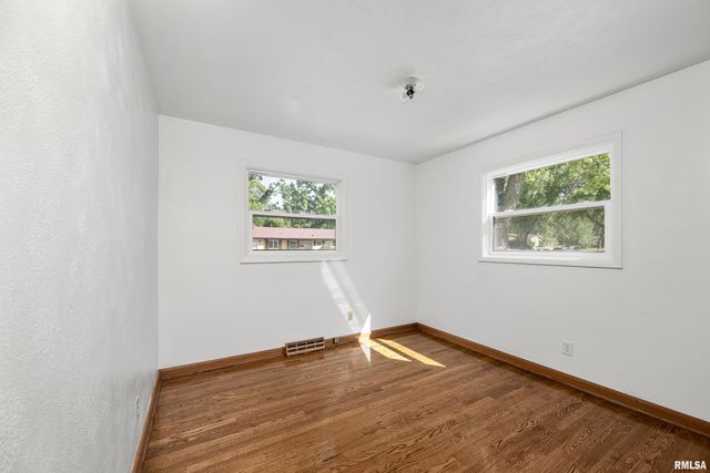 2525 4TH Street A, East Moline, IL 61244