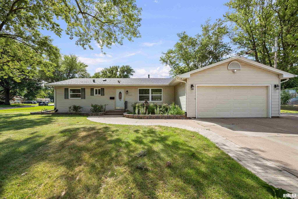 2525 4TH Street A, East Moline, IL 61244