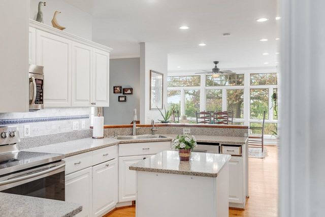 1880 COLLEGE AVE, Harrisonburg, VA 22802