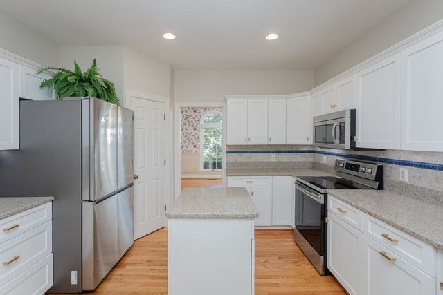 1880 COLLEGE AVE, Harrisonburg, VA 22802