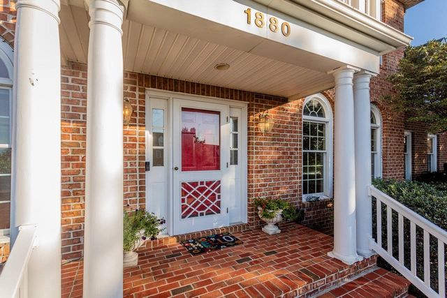 1880 COLLEGE AVE, Harrisonburg, VA 22802