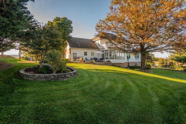 1880 COLLEGE AVE, Harrisonburg, VA 22802