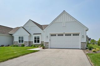 1320 Prairie Creek CIRCLE #2, Oconomowoc, WI 53066
