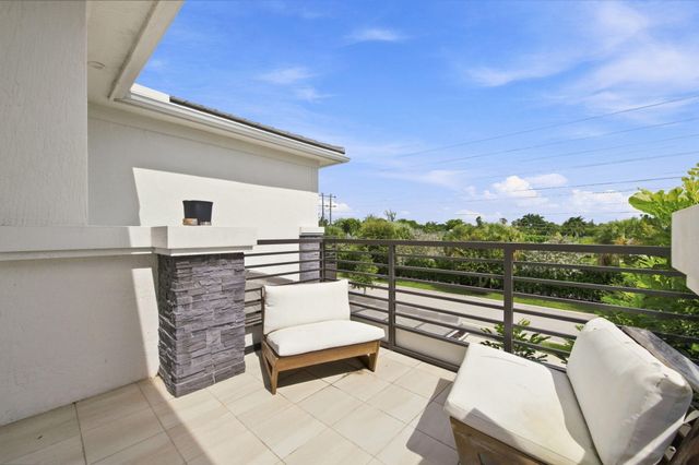 6924 N STILLWATER SHORES Drive, Davie, FL 33314
