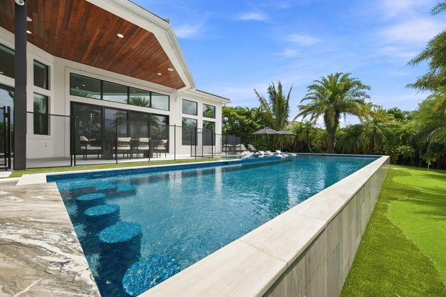 6924 N STILLWATER SHORES Drive, Davie, FL 33314
