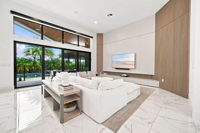 6924 N STILLWATER SHORES Drive, Davie, FL 33314