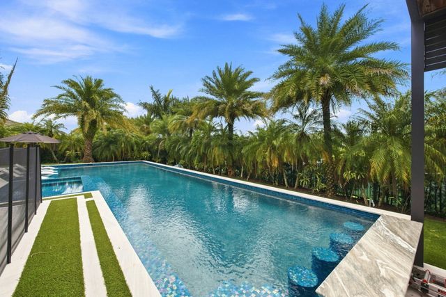 6924 N STILLWATER SHORES Drive, Davie, FL 33314