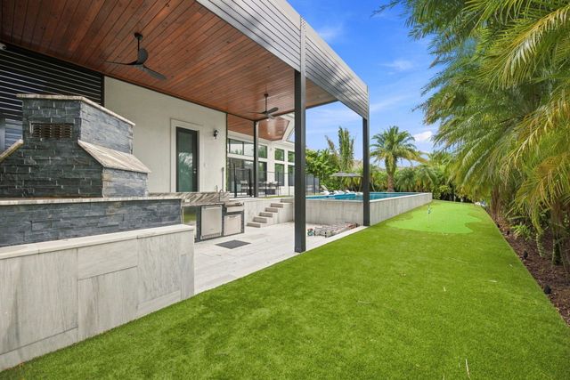6924 N STILLWATER SHORES Drive, Davie, FL 33314