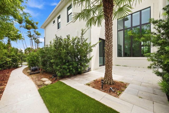 6924 N STILLWATER SHORES Drive, Davie, FL 33314