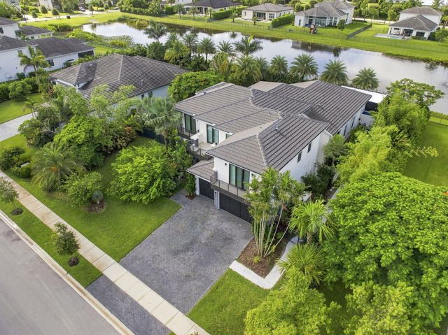 6924 N STILLWATER SHORES Drive, Davie, FL 33314