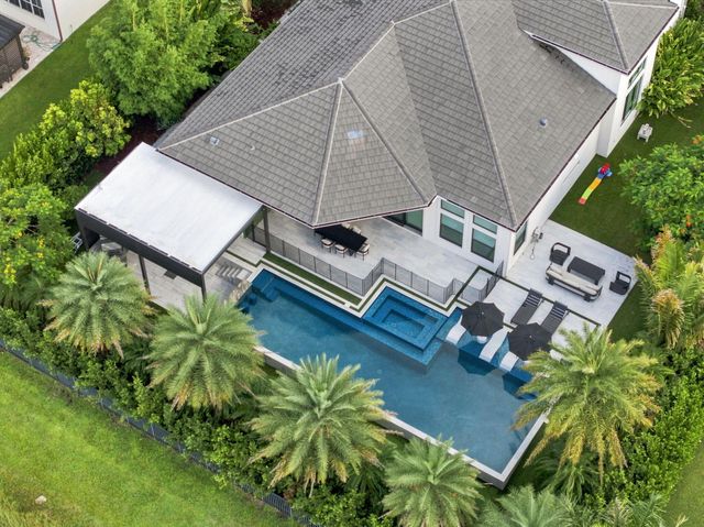 6924 N STILLWATER SHORES Drive, Davie, FL 33314