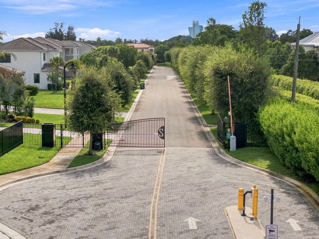 6924 N STILLWATER SHORES Drive, Davie, FL 33314
