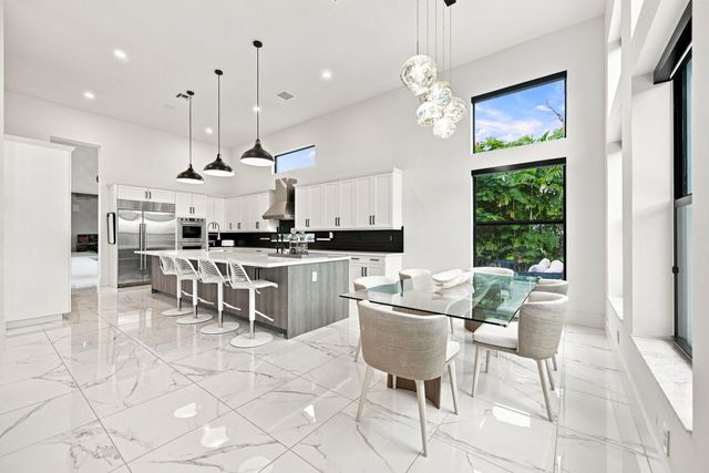 6924 N STILLWATER SHORES Drive, Davie, FL 33314