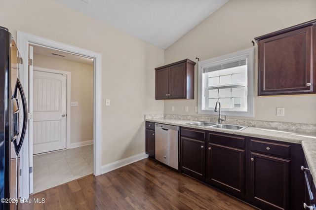 320 Aquamarine Circle, Jacksonville, NC 28546