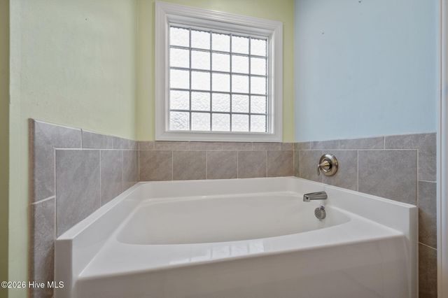 320 Aquamarine Circle, Jacksonville, NC 28546