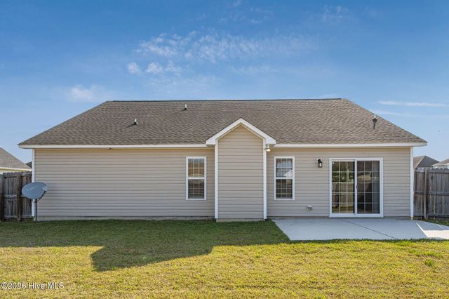 320 Aquamarine Circle, Jacksonville, NC 28546