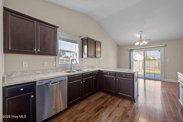 320 Aquamarine Circle, Jacksonville, NC 28546