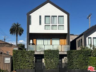 2606 S Barrington Avenue, Los Angeles, CA 90064