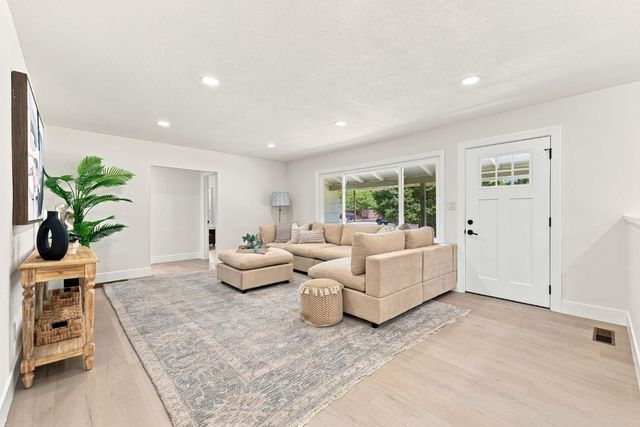 1509 Mission Ave, Carmichael, CA 95608
